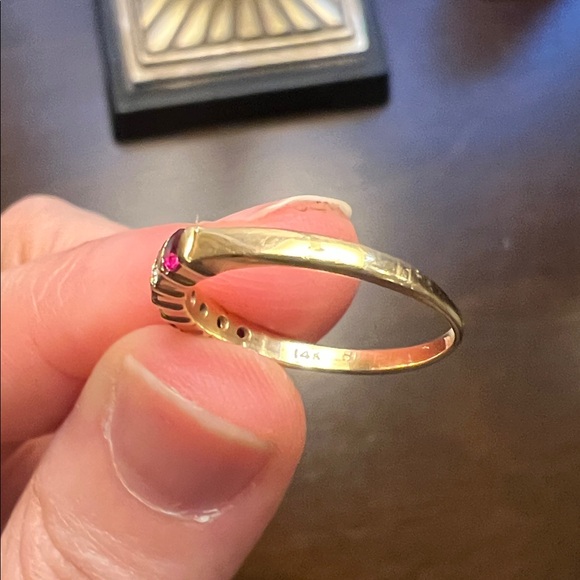 Vintage 14 K gold Women's Ring, Ruby stones - Picture 4 of 5